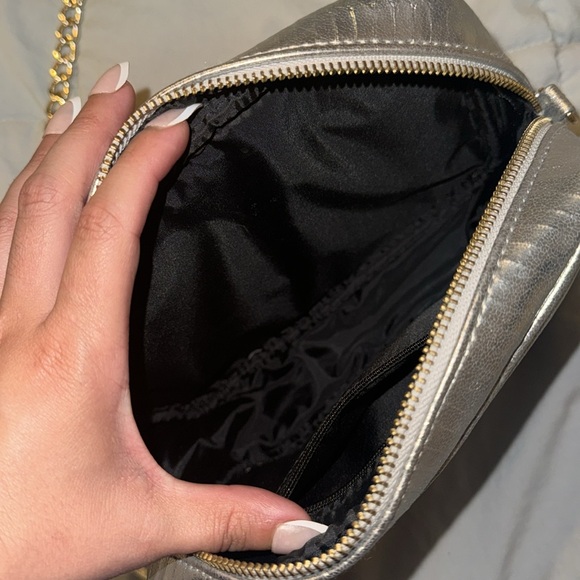 Victoria`s Secret One Size Silver Snakeskin Print Crossbody Bag Gold Chain - Picture 3 of 3